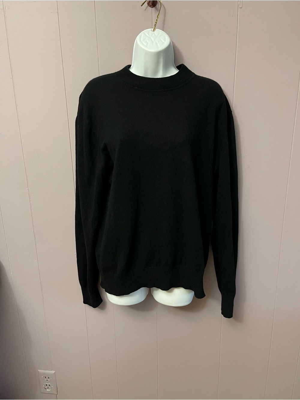 Black Crewneck Men's Sweater - Classic Casual Knit Cashmere and wool